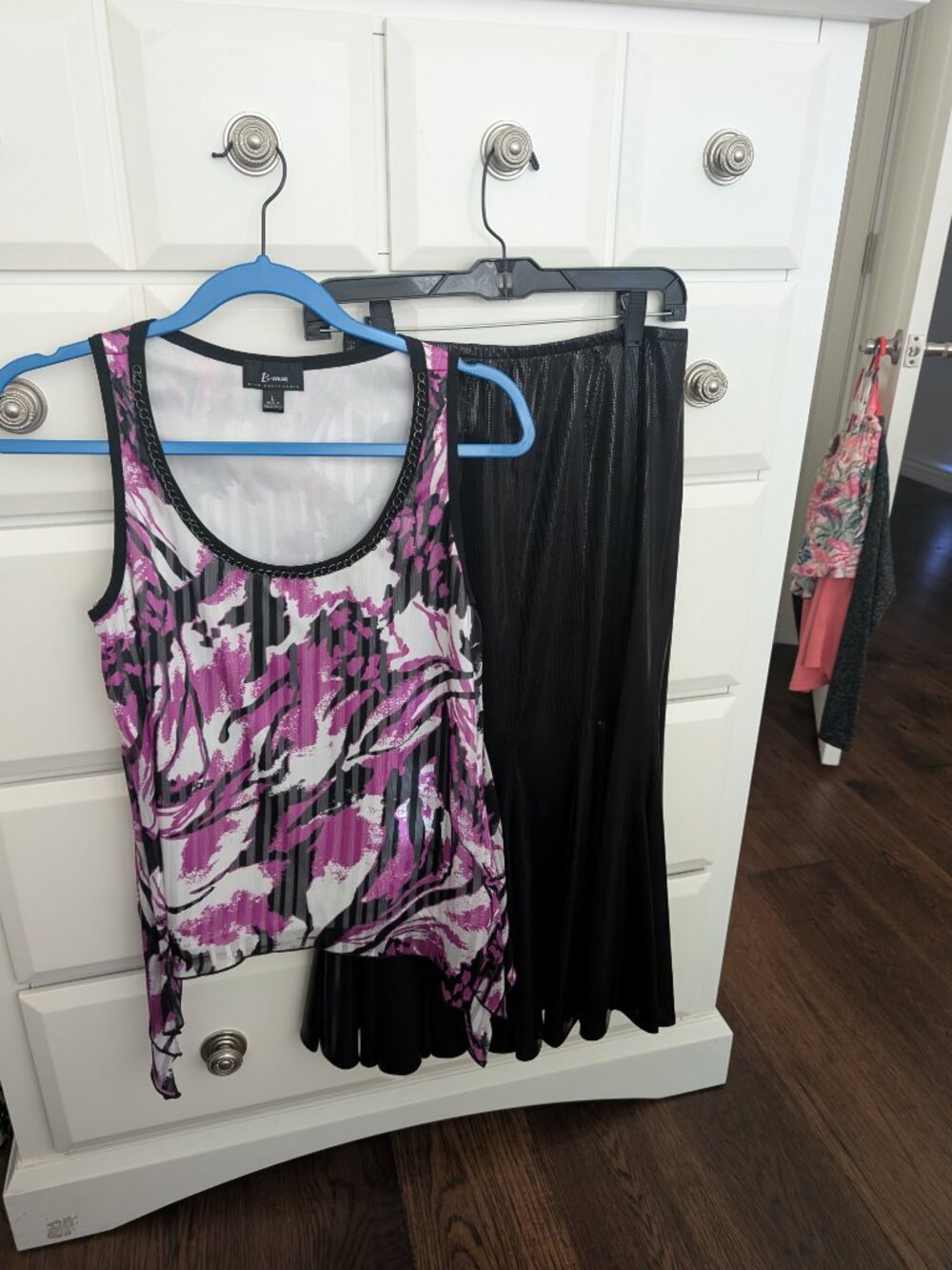 Medium Small Dresses - Picture 11 of 11